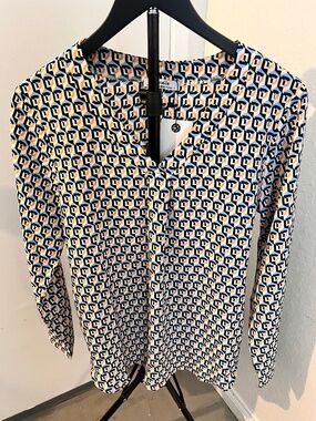 Youtalia NWT Light Blue, Gold & Black Print Roll Tab Sleeve Blouse | Size Small